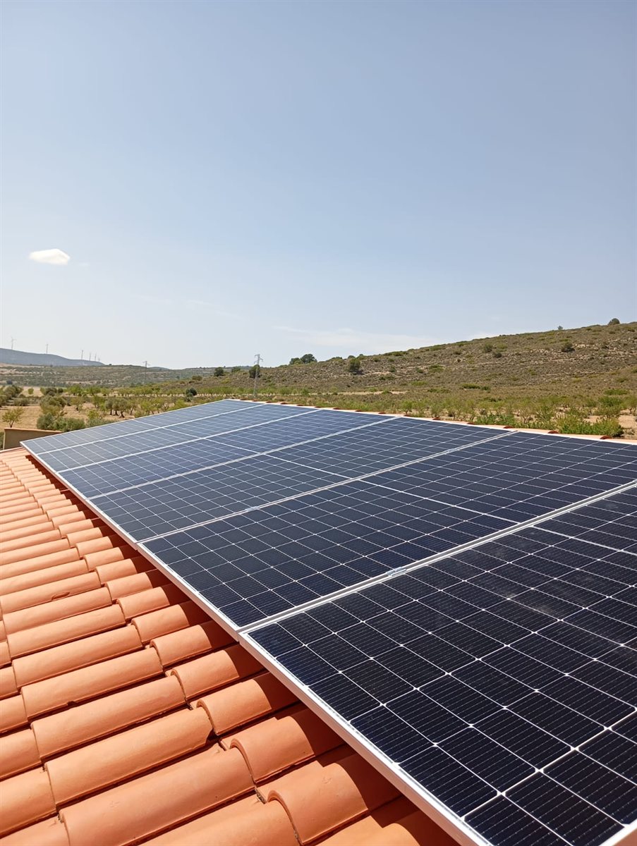 Instalación de placas solares en vivienda de Yecla